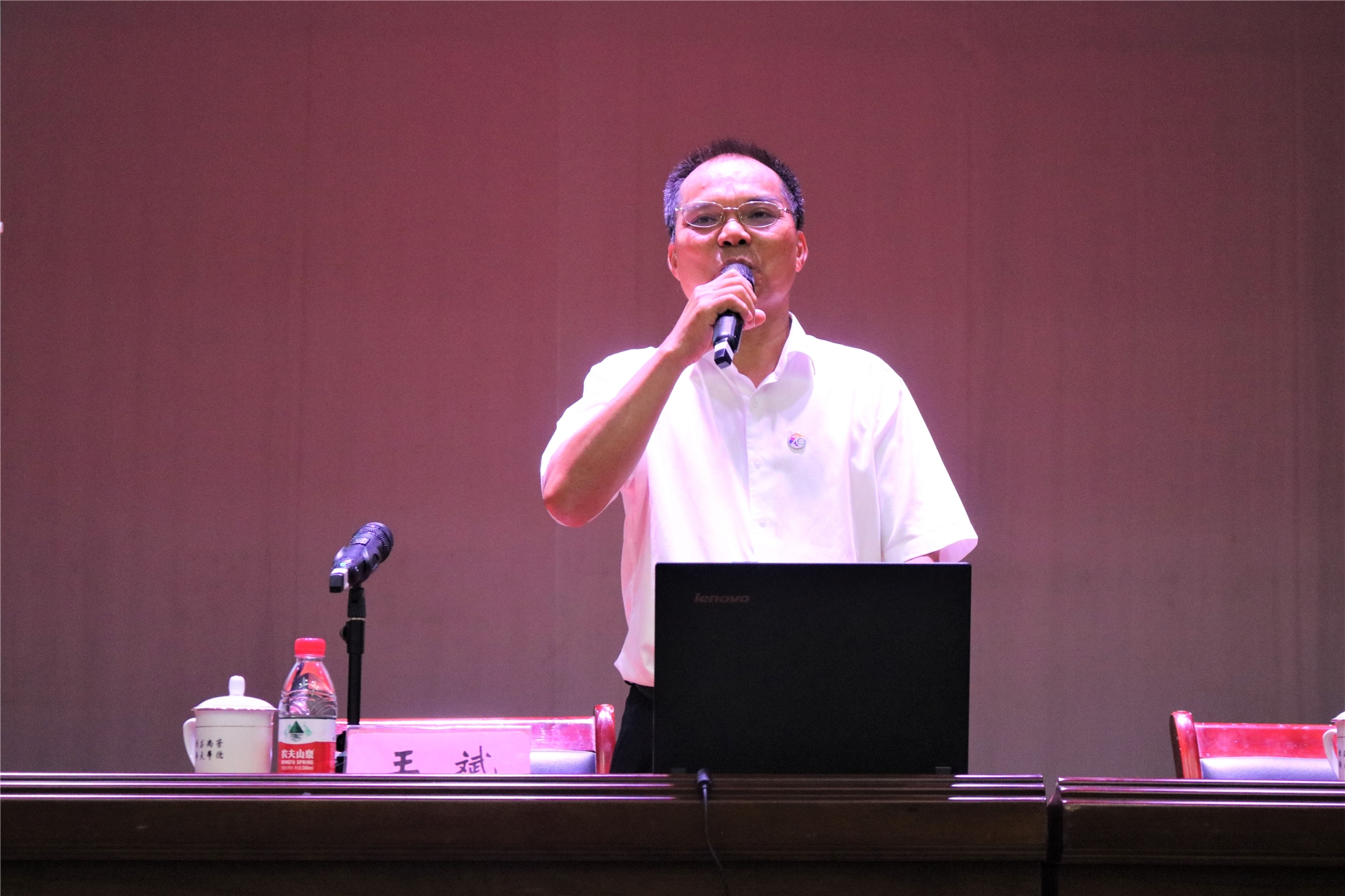 杰出校友王斌讲述“我与乡村的故事”